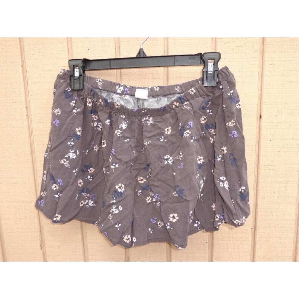 WILD PEARL SIZE MEDIUM GRAY FLORAL SHORTS